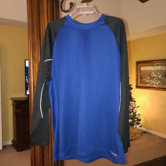Reebok Performance Top LIKE NEW - Picture 2 of 3